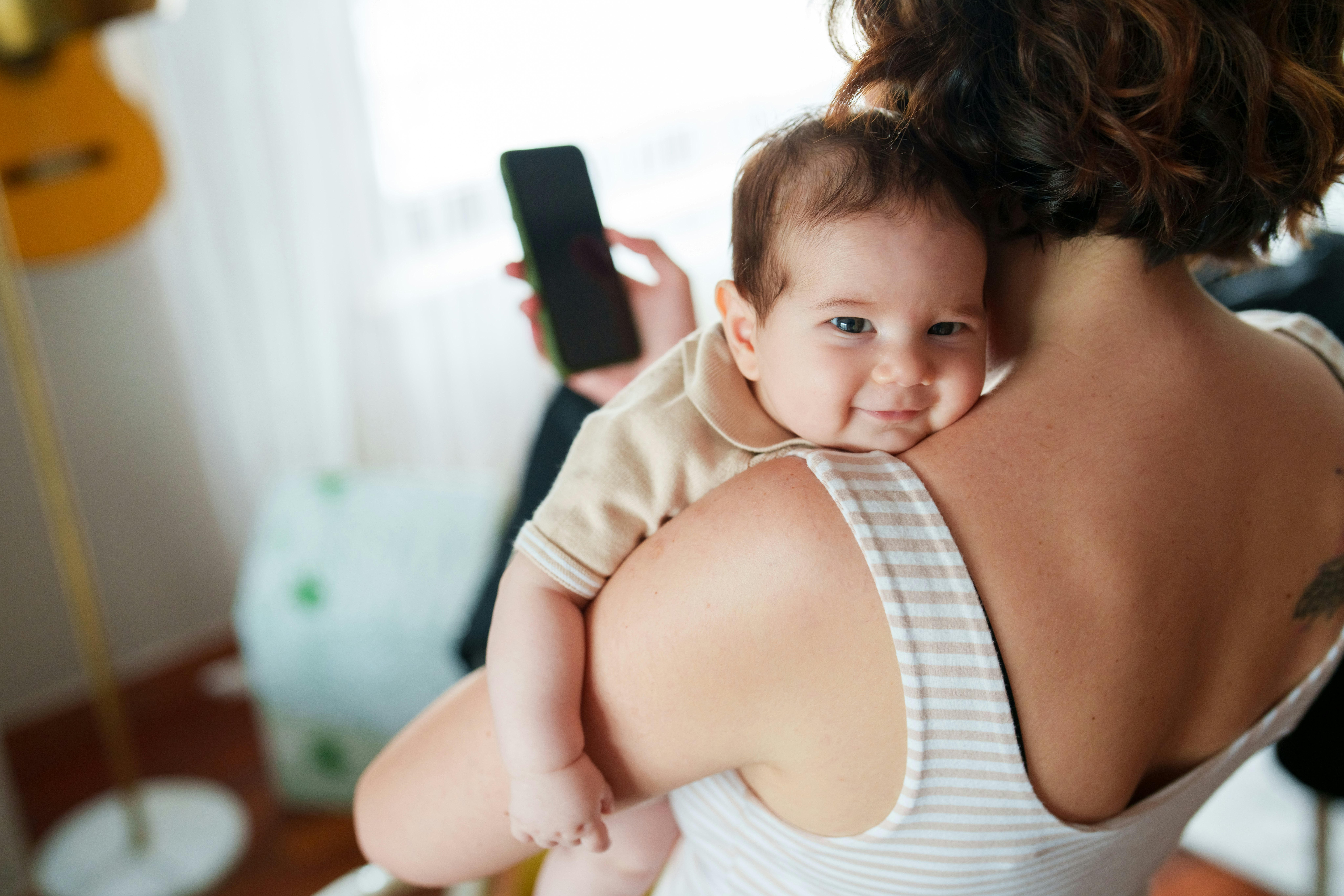 “momfluencers”-are-making-new-moms-insecure,-study-says